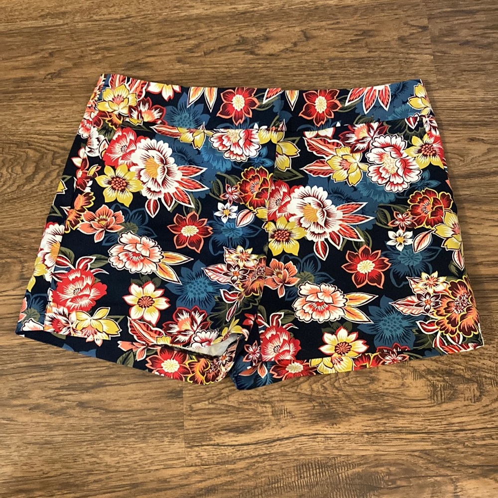 Loft shorts size 8 NWT